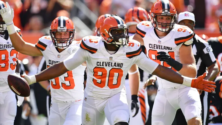 Emmanuel Ogbah #90 of the Cleveland Browns in 2017.