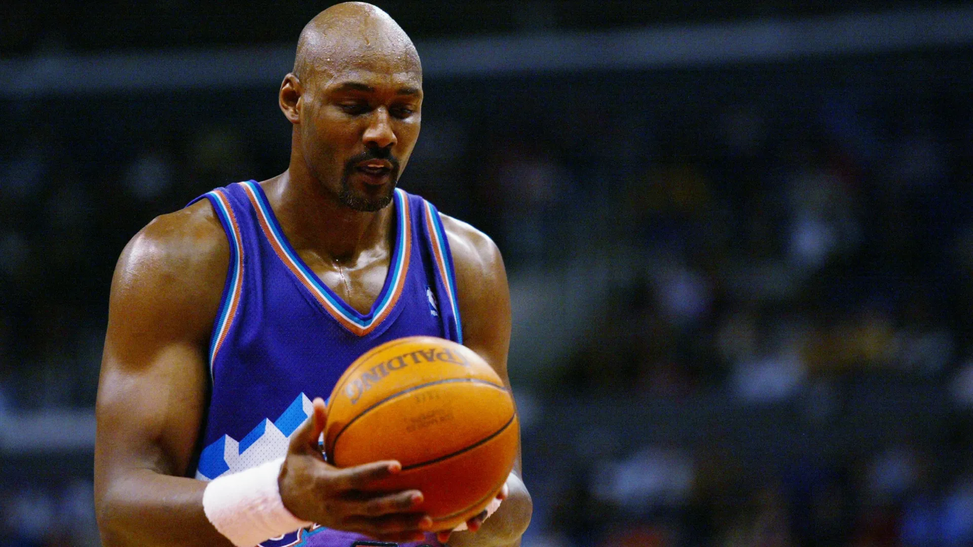 Karl Malone #32 of the Utah Jazz in 2003. (Source: Lisa Blumenfeld/Getty Images)