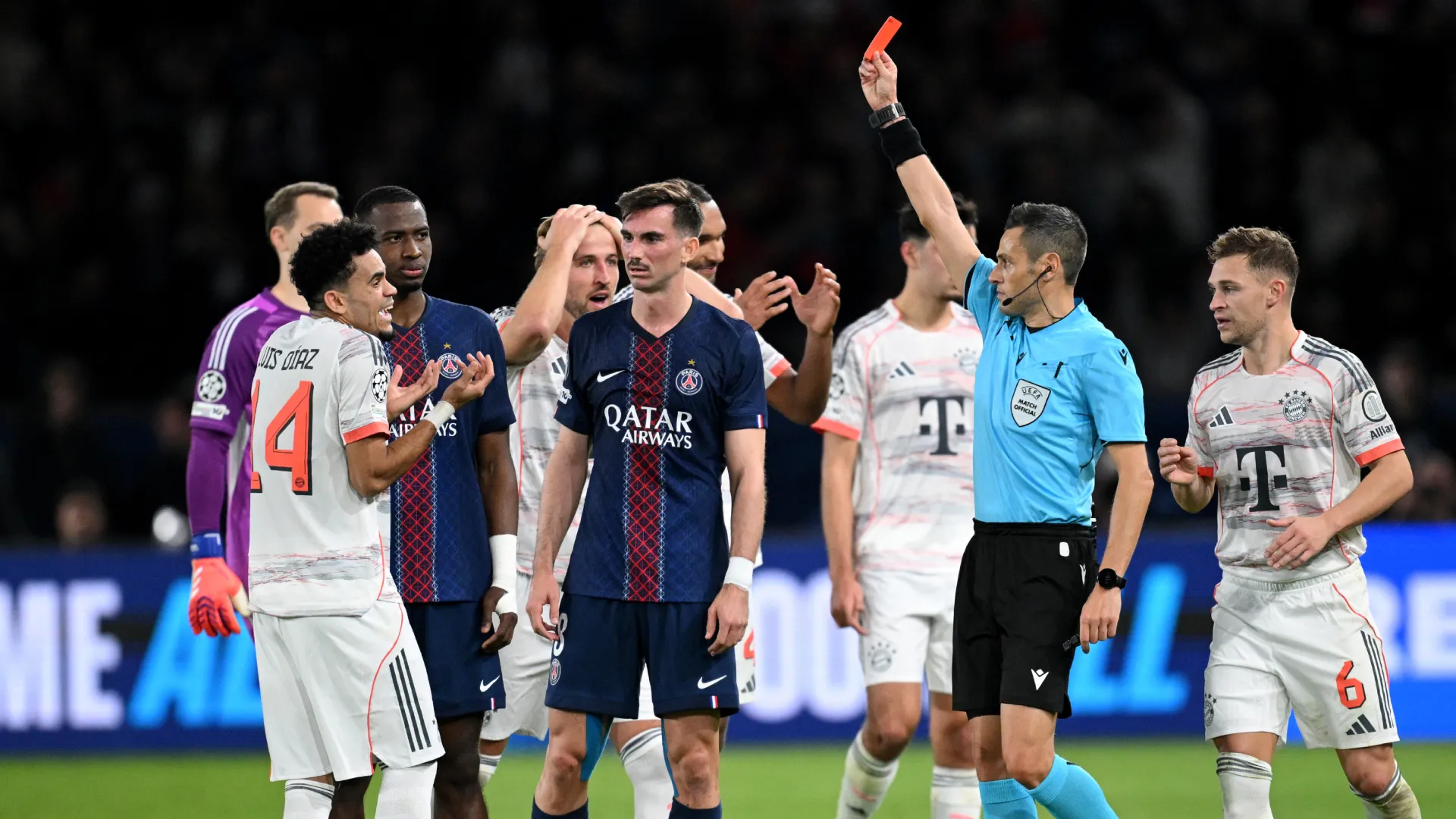 Luis Diaz receives a red card against PSG. (Getty Images)