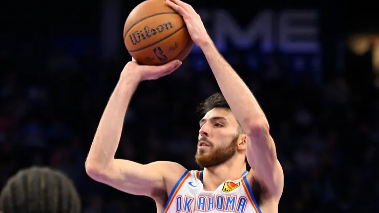 Chet Holmgren #7 of the Oklahoma City Thunder shoots.