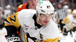Sidney Crosby #87 of the Pittsburgh Penguins controls the puck.
