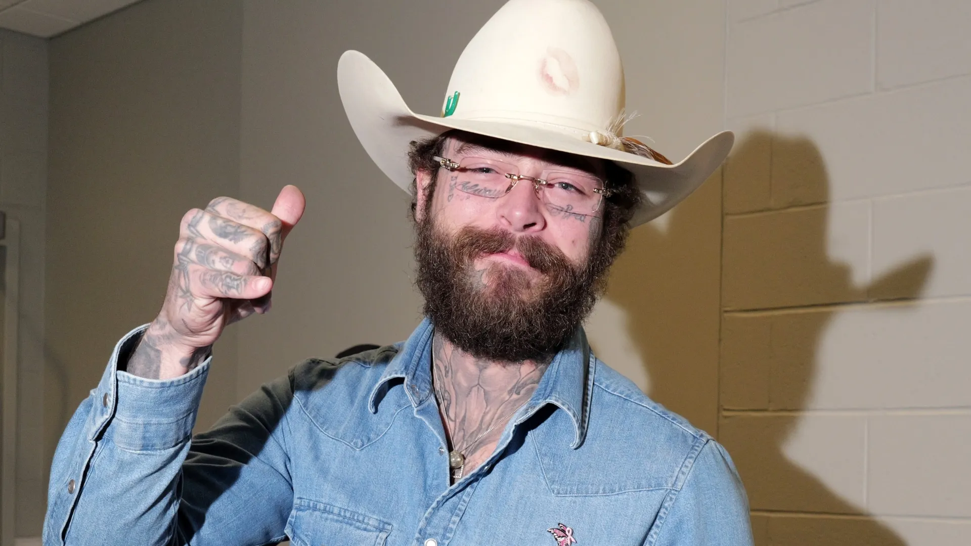 Post Malone poses backstage during New York Comic Con 2025. (Source: Craig Barritt/Getty Images for ReedPop)