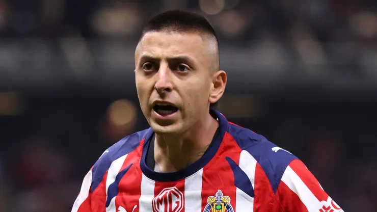 Roberto Alvarado of Chivas