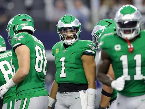 Who's singing the national anthem before Eagles vs Bears Black Friday game in NFL Week 13?