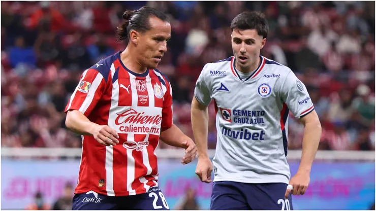 Fernando Gonzalez of Chivas controls the ball ahead of Jose Paradela of Cruz Azul