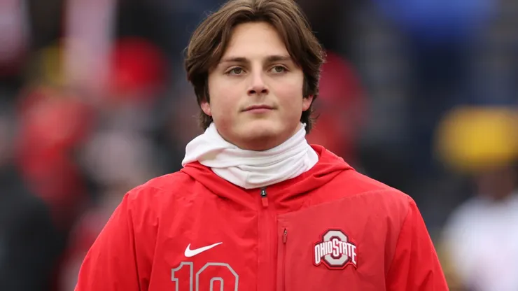 Julian Sayin #10 of the Ohio State Buckeyes.
