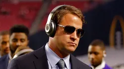 Lane Kiffin arrives to a game back during his time as OC for Alabama