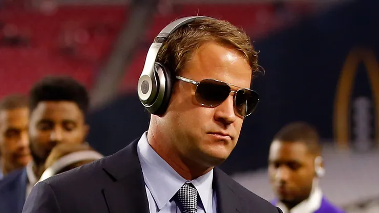 Lane Kiffin arrives to a game back during his time as OC for Alabama