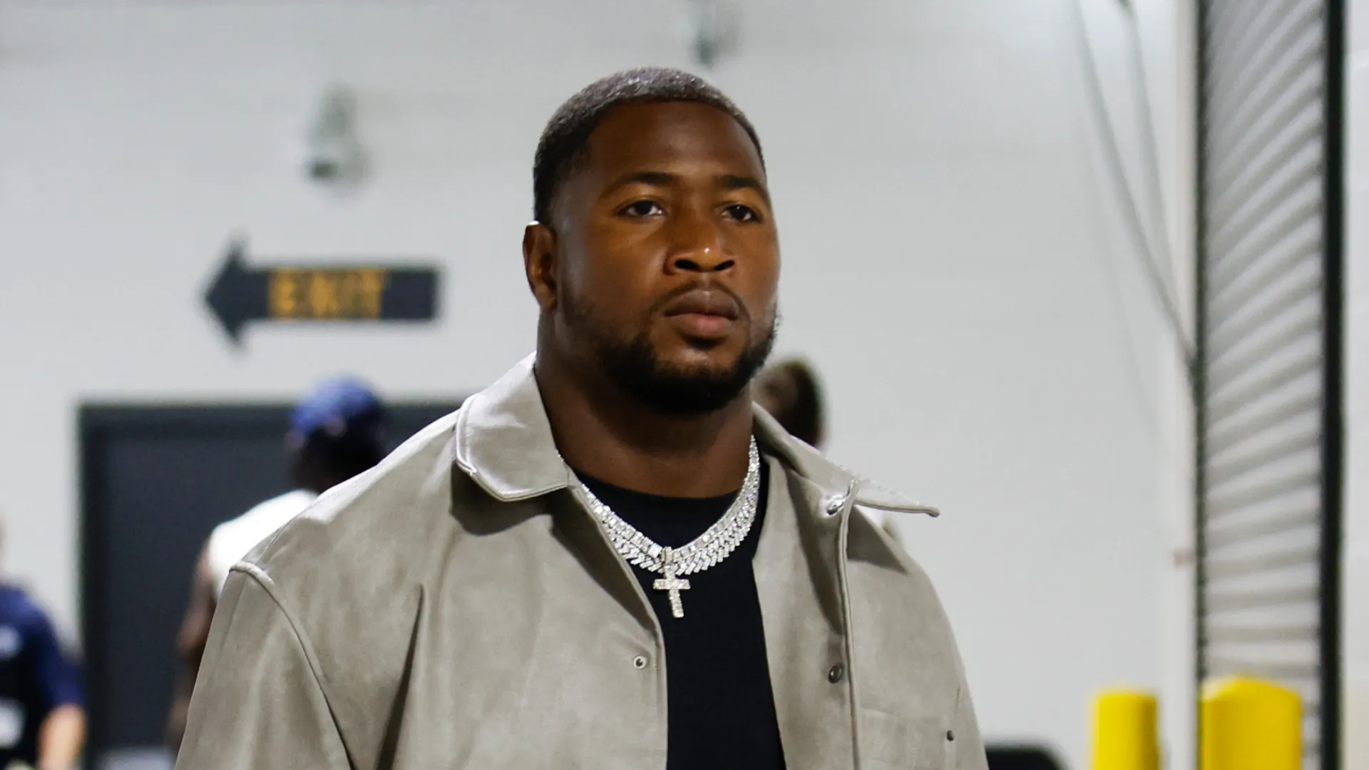 Jonnu Smith arrives for a game at Acrisure Stadium