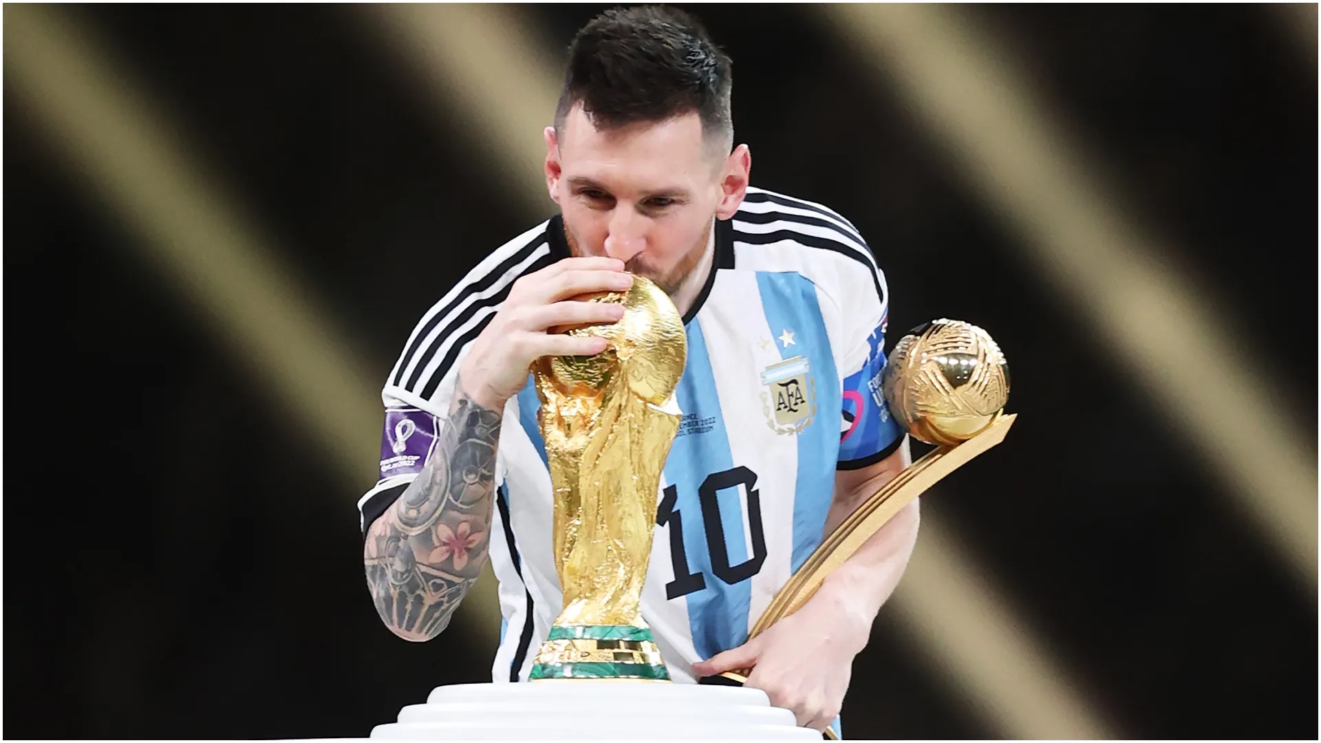 Lionel Messi of Argentina with the Wolrd Cup