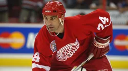 Chris Chelios #24 of the Detroit Red Wings in 2002.