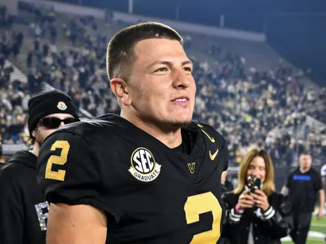 Diego Pavia goes up to Donald Trump requesting help for Vanderbilt