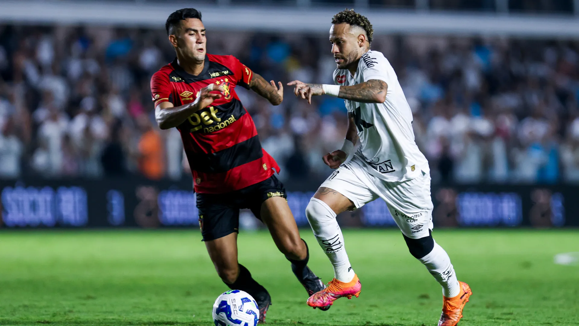 Neymar in action against Sport Club do Recife. (Getty Images)