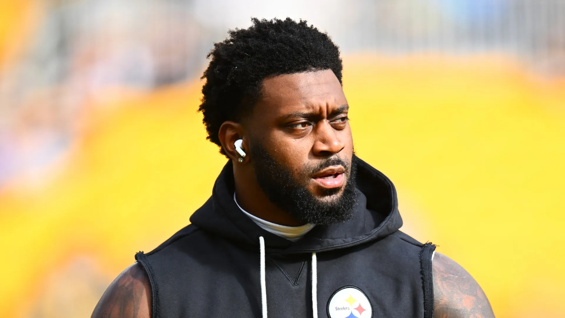 DK Metcalf warming up before a game at Acrisure Stadium