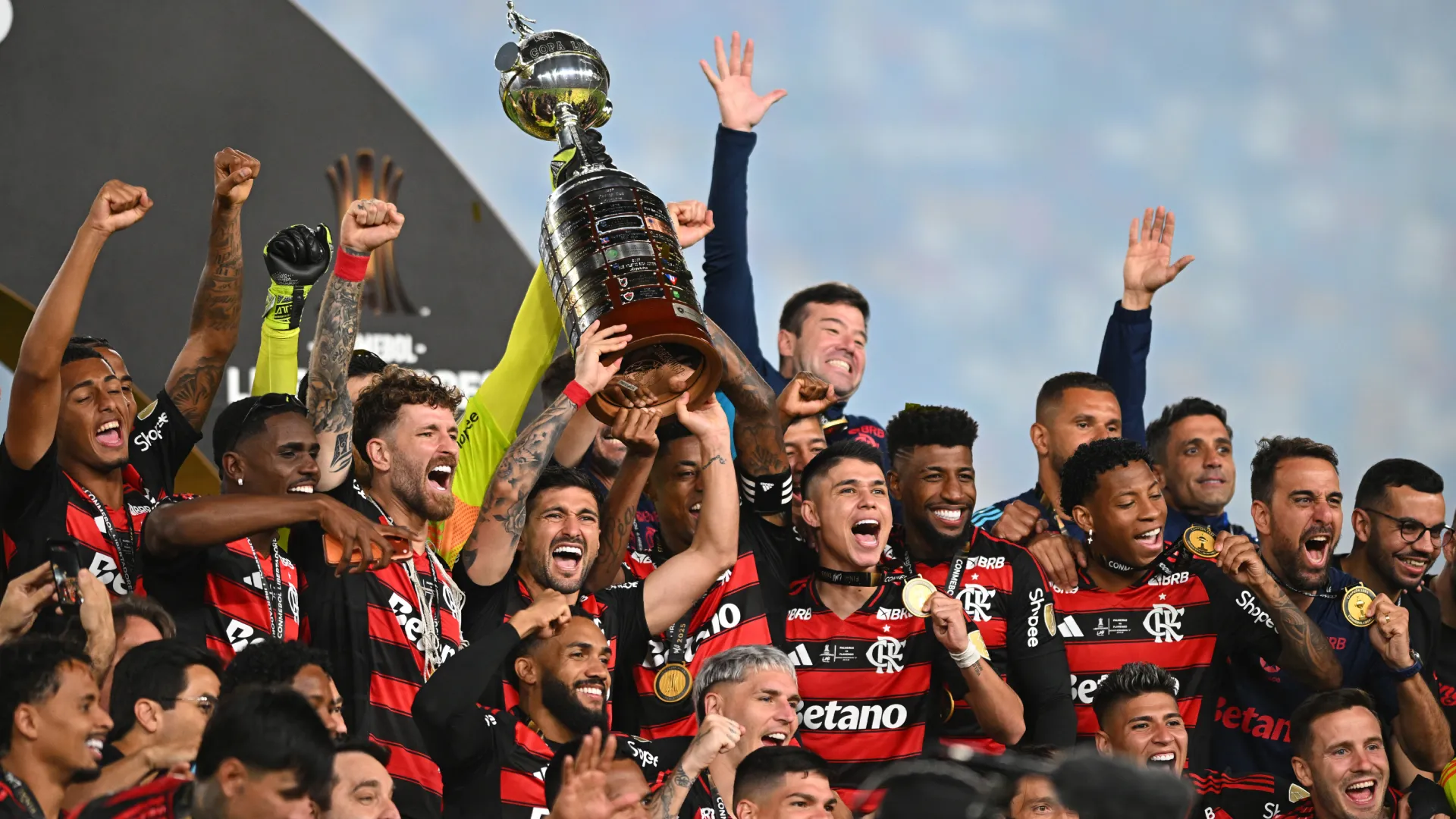 Flamengo celebrate their Copa Libertadores title. (Getty Images)
