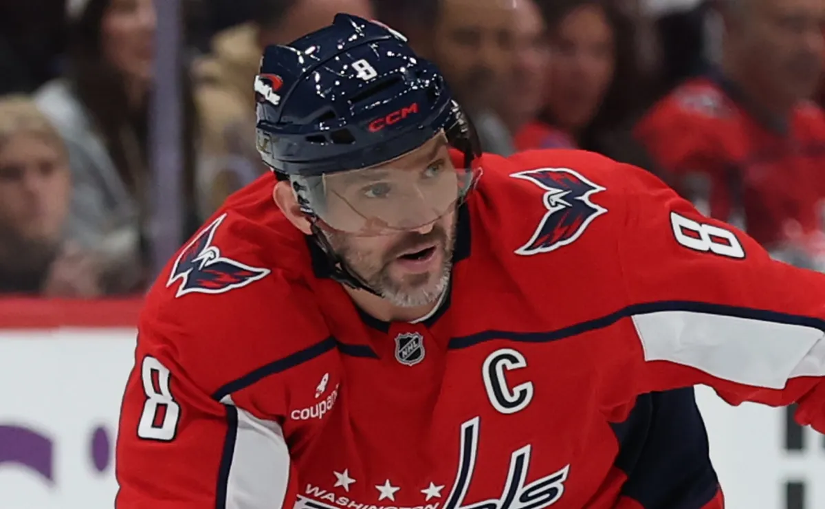 Capitals coach Spencer Carbery sends message to Alex Ovechkin following ...