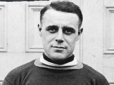 Which player holds the record for most goals in an NHL game?