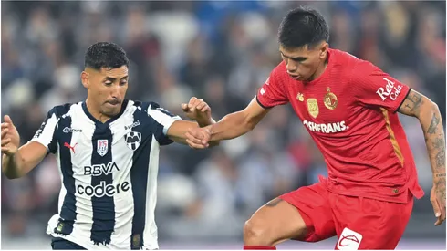 Ricardo Chávez of Monterrey fights for the ball with Nicolás Castro of Toluca