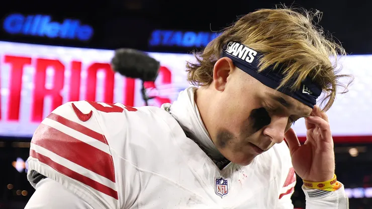 Jaxson Dart #6 of the New York Giants