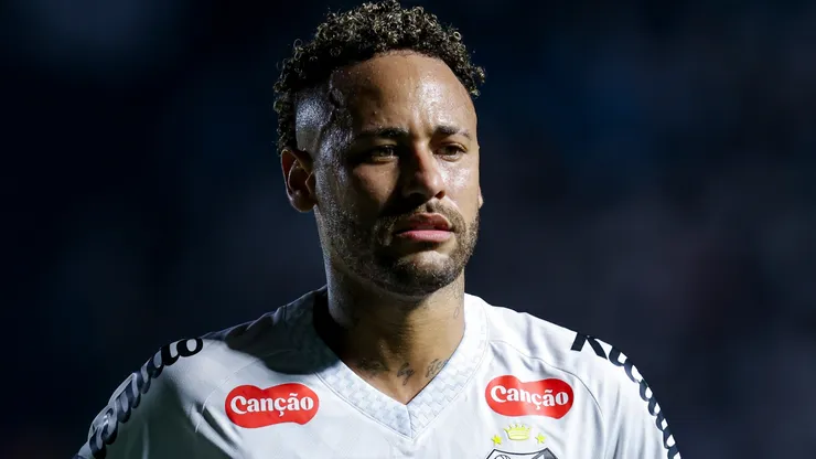 Neymar Junior of Santos looks on during the Brasileirao 2025 match.