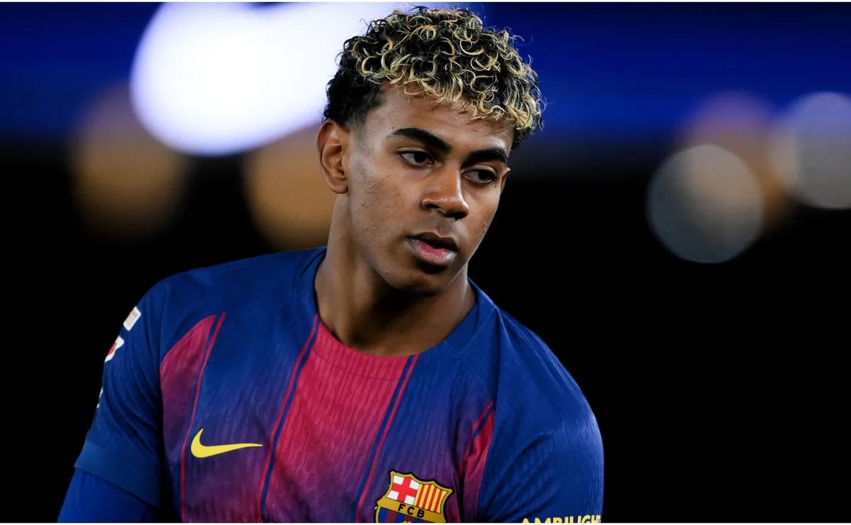 Why is Lamine Yamal not playing today for Barcelona vs Slavia Praha in 2025-26 UEFA Champions League?