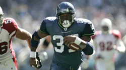 Seahawks Shaun Alexander runs for a 25-yard touchdown in the first quarter in 2005.