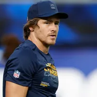 Chargers add maligned coach to staff to work closely with Mike McDaniel and Justin Herbert