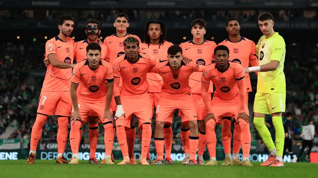 Players of FC Barcelona pose for a team photograph. Fran Santiago/Getty Images