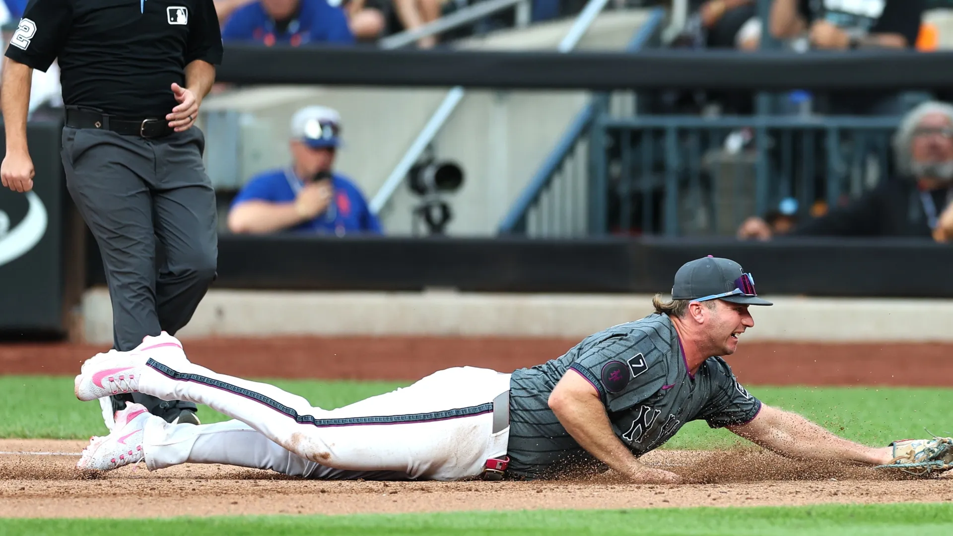 Pete Alonso #20 of the New York Mets slides into first base. Ishika Samant/Getty Images