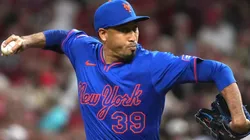 Edwin Diaz #39 with the New York Mets pitches during the ninth inning.