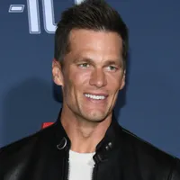 Tom Brady’s Raiders interview former Coach of the Year for HC vacancy