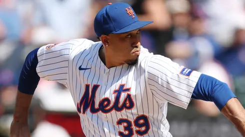 Edwin Díaz #39 with the Mets pitches against the Angels.