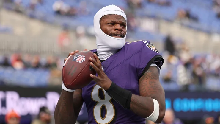Lamar Jackson #8 of the Baltimore Ravens warms up.