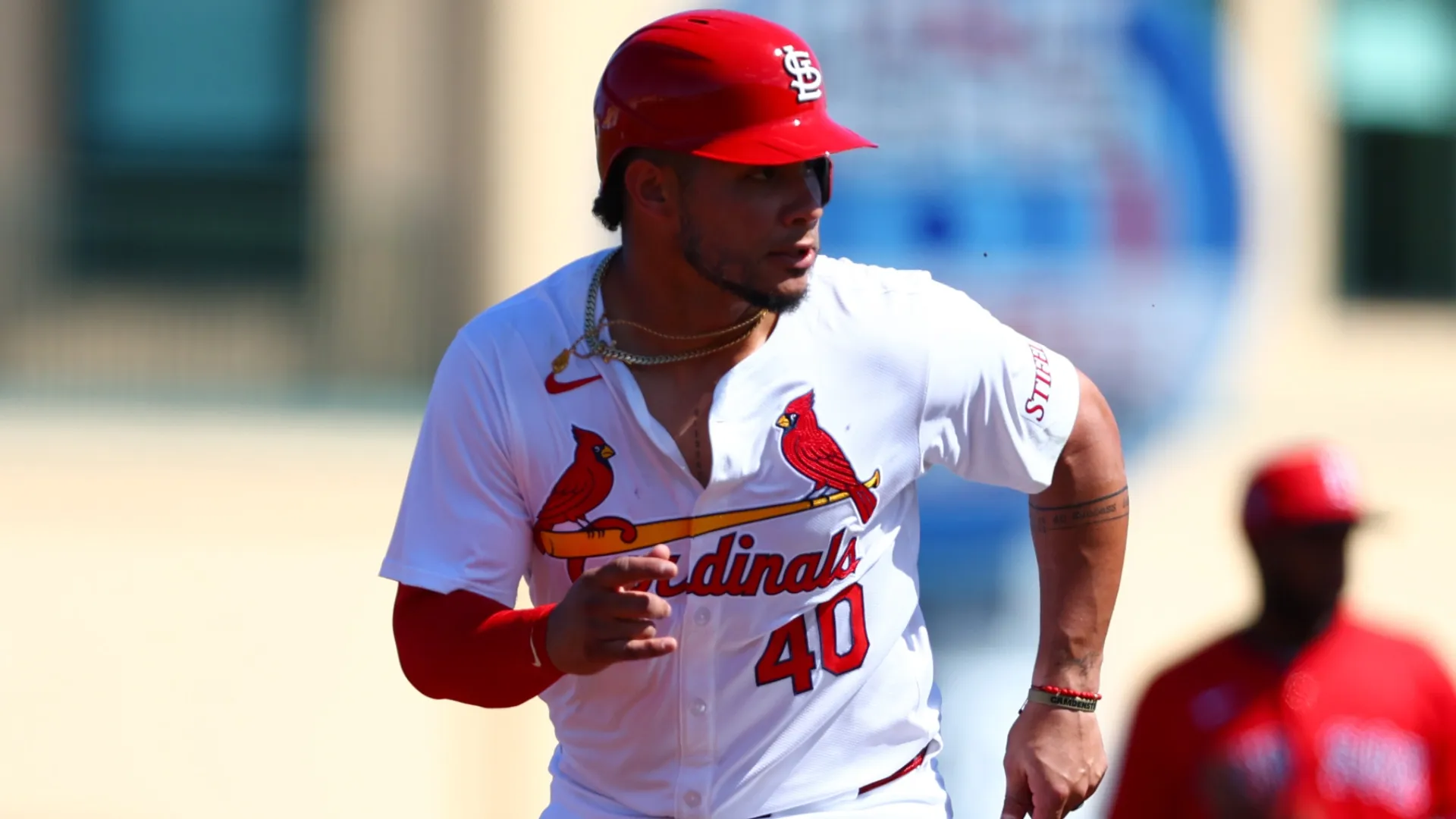 Wilson Contreras running