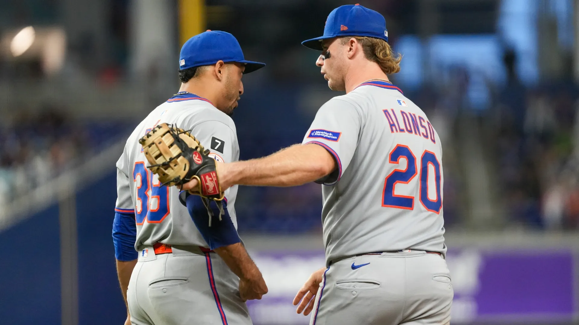 Pete Alonso #20 with the Mets congratulates pitcher Edwin Díaz #39. Calvin Hernandez/Getty Images