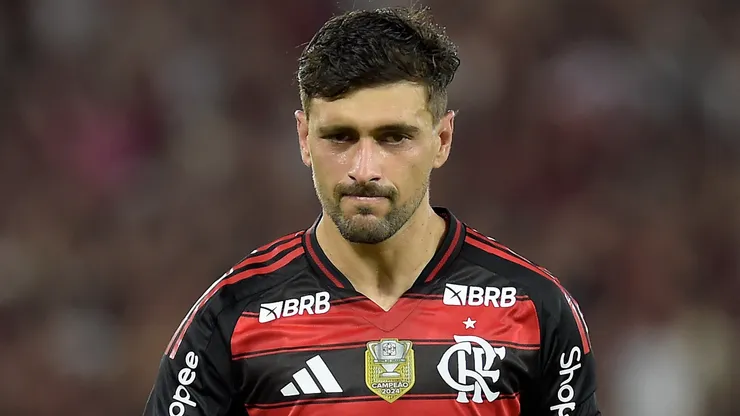 Giorgian de Arrascaeta of Flamengo celebrates after scoring the team's first goal.