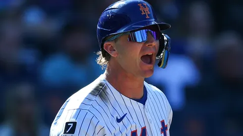 Pete Alonso #20 with the New York Mets in action during the game.