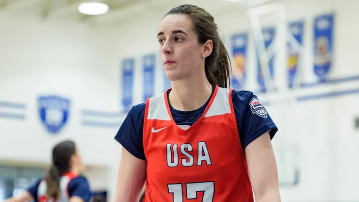Caitlin Clark #17.