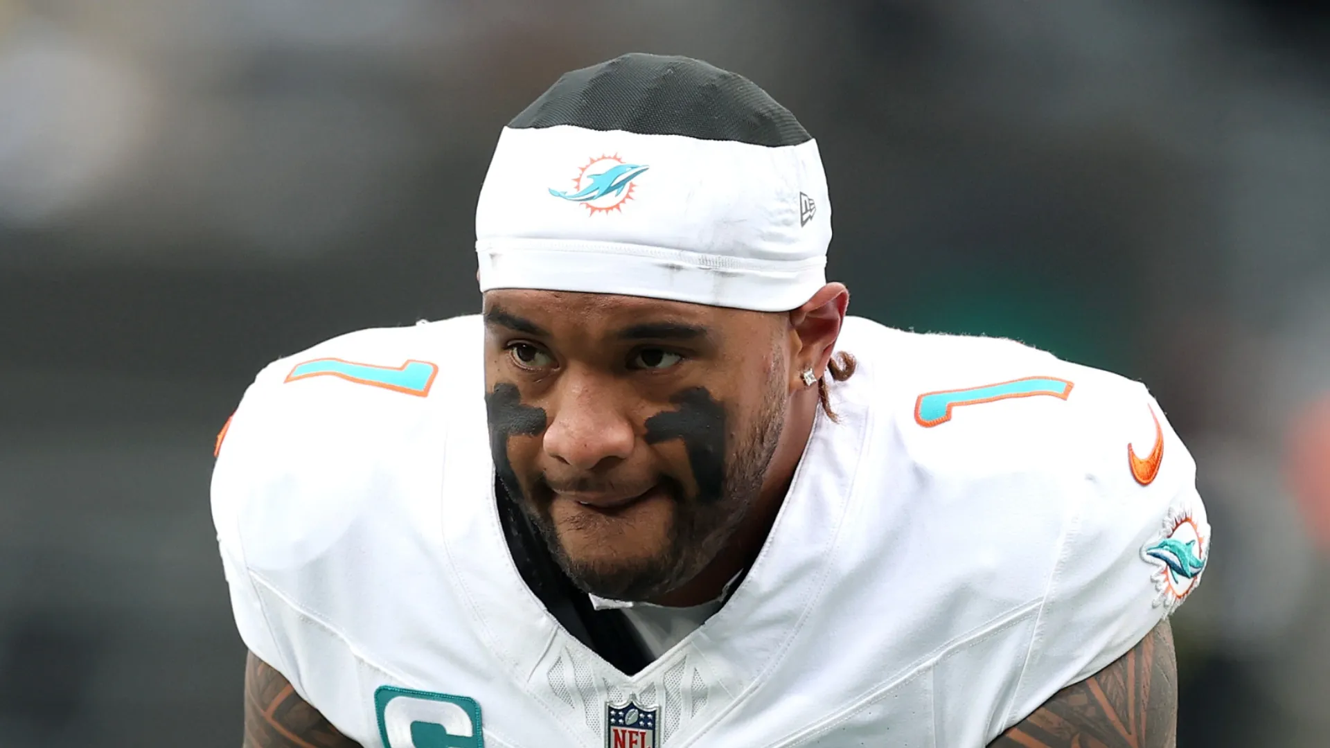 Tua Tagovailoa kneeling