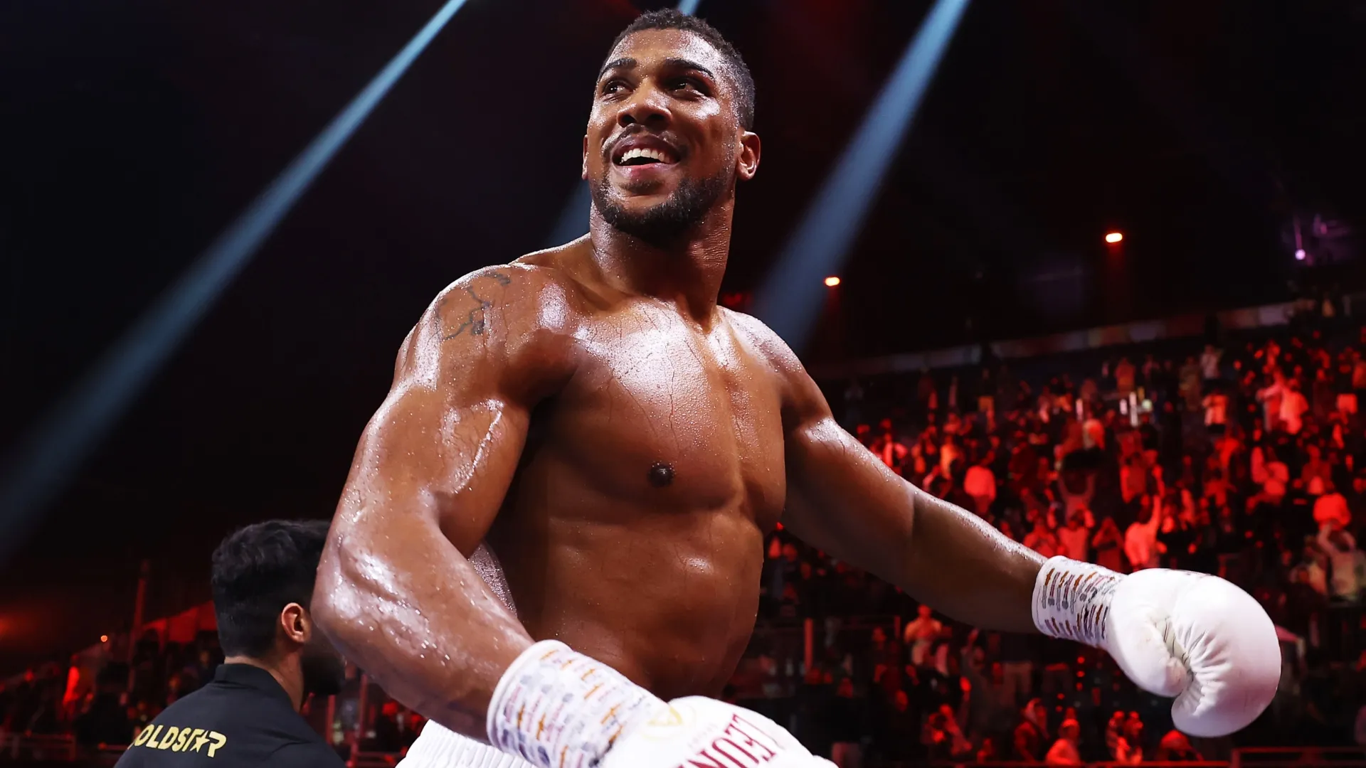 Anthony Joshua celebrates victory following a Heavyweight fight. (Source: Richard Pelham/Getty Images)