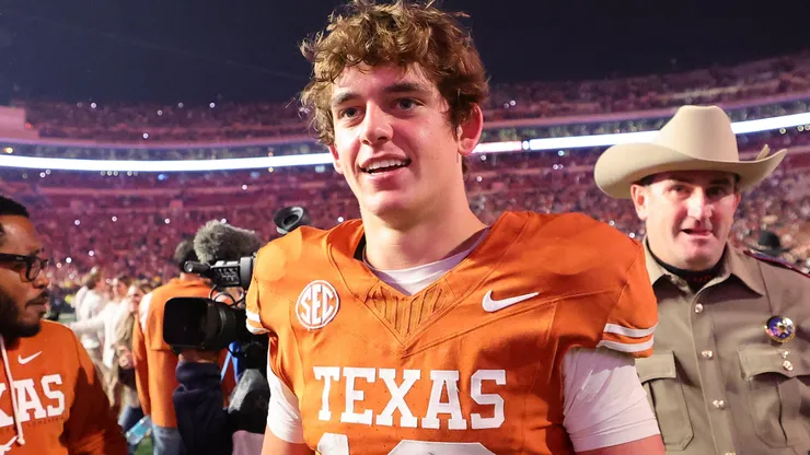 Arch Manning #16 of the Texas Longhorns.