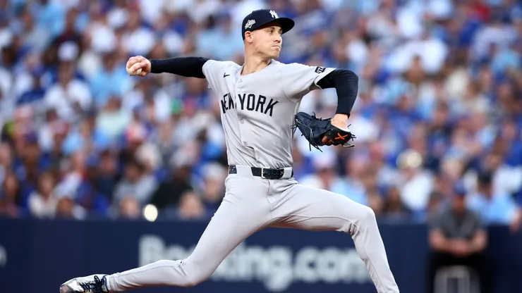 Luke Weaver #30 of the New York Yankees pitches.
