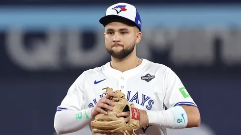 Bo Bichette #11 signs with the Mets.
