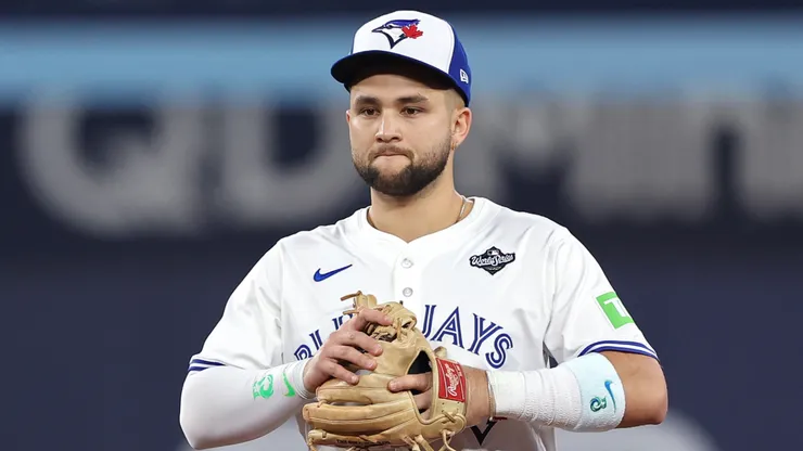 Bo Bichette #11 signs with the Mets.
