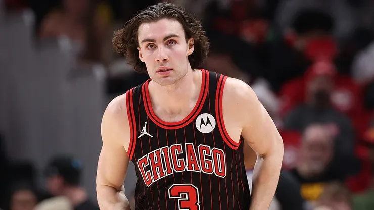 Josh Giddey during an NBA game with the Chicago Bulls.