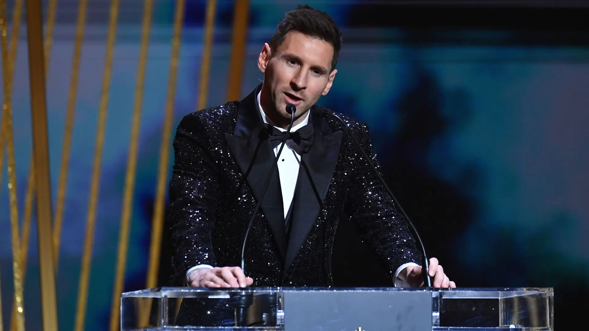 Lionel Messi giving a speech after winning the 2021 Ballon d’Or. (Getty Images)