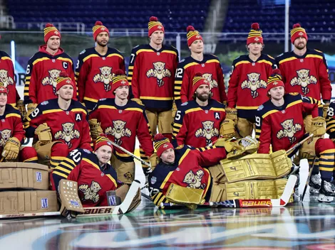 How many fans are attending the 2026 NHL Winter Classic between NY Rangers and Panthers today?