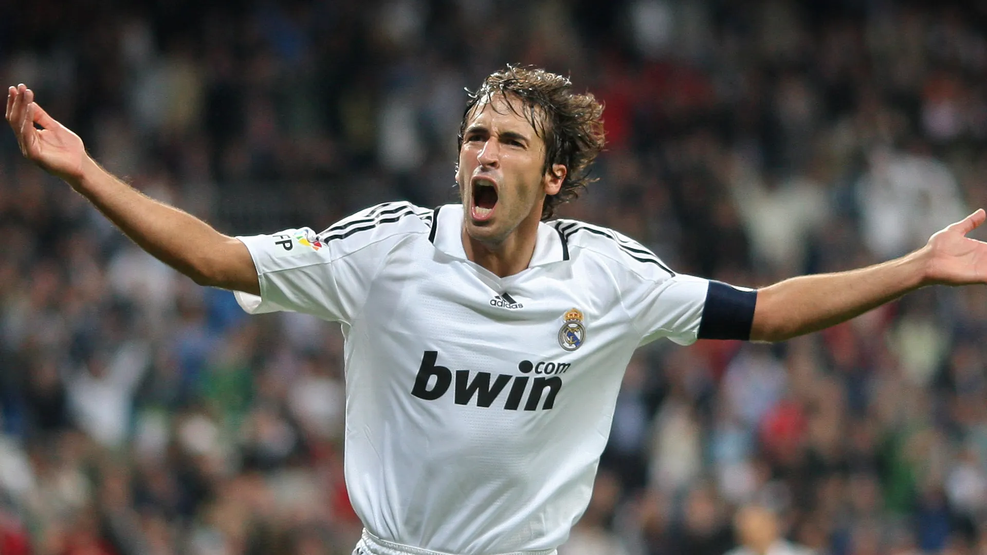 Raul Gonzalez during a Real Madrid match.