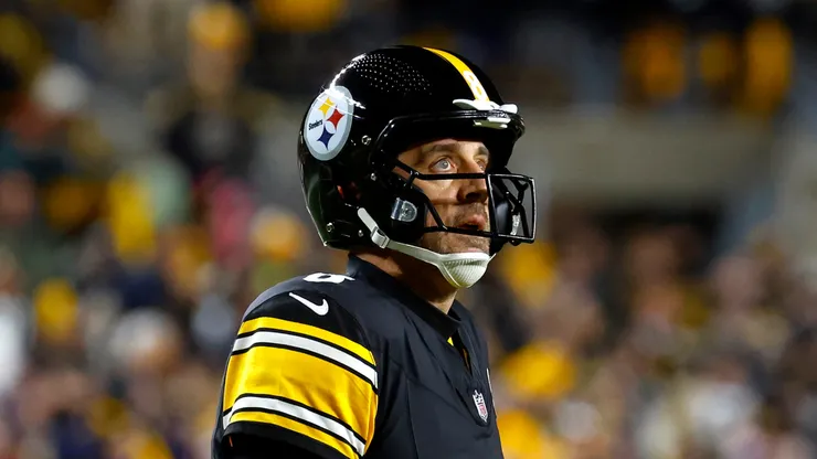 Aaron Rodgers at Acrisure Stadium in Pittsburgh, Pennsylvania.