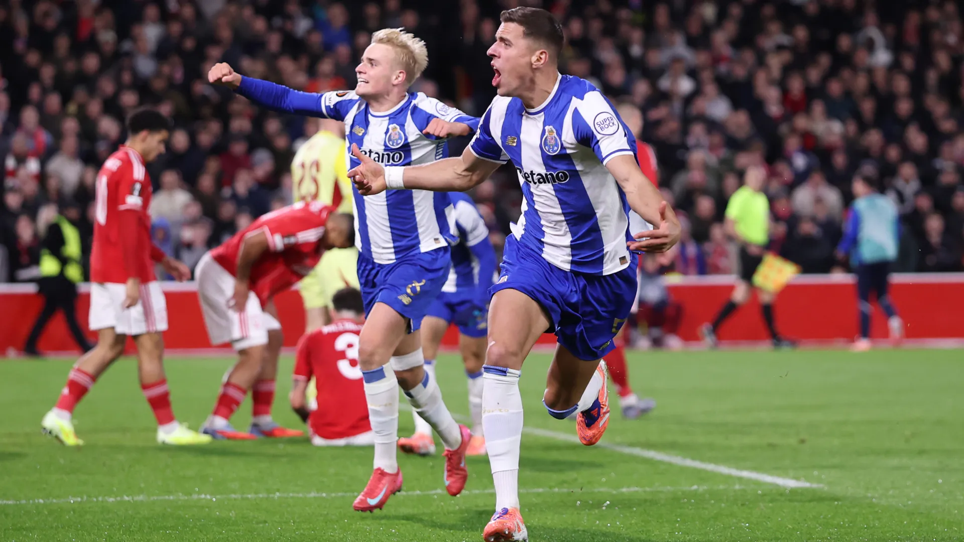 Jan Bednarek of Porto celebrates scoring a goal. (Getty Images)